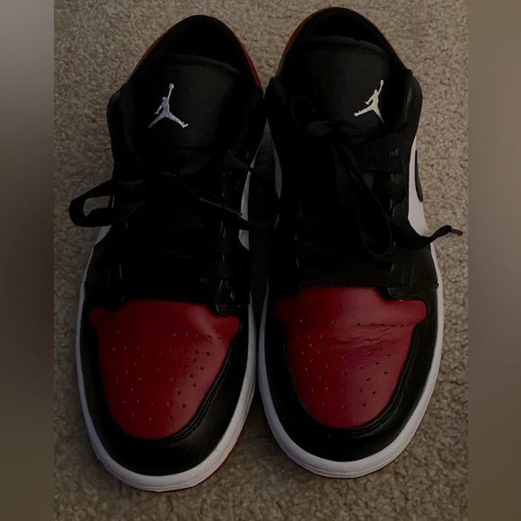 Nike Jordan 1 Low Bred Toe Mens 7 Red and Black Shoes - Picture 4 of 4